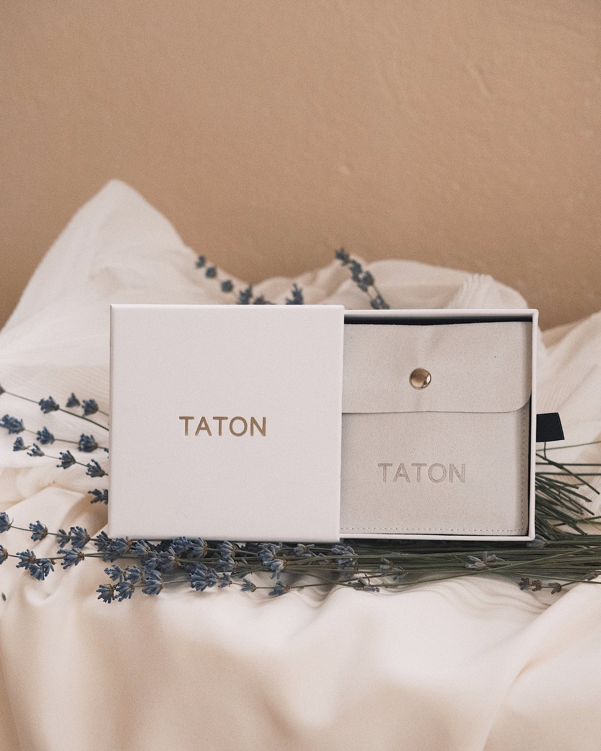 Taton gift box, alternate view