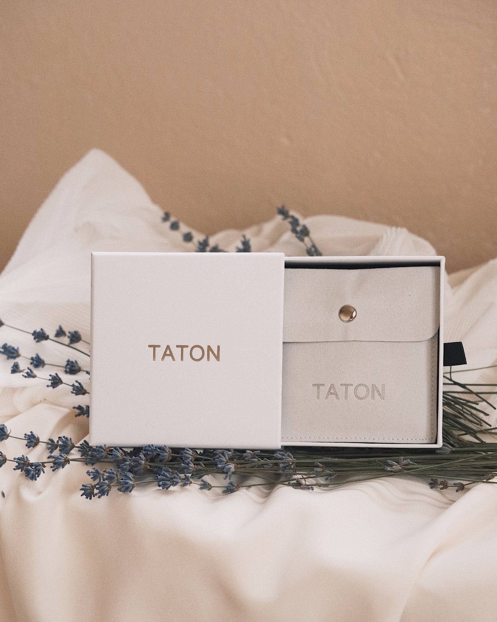Taton gift box, alternate view