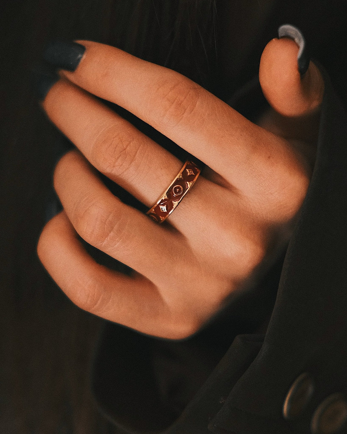 Wine Mosaic Band — Gold-Tone Ring