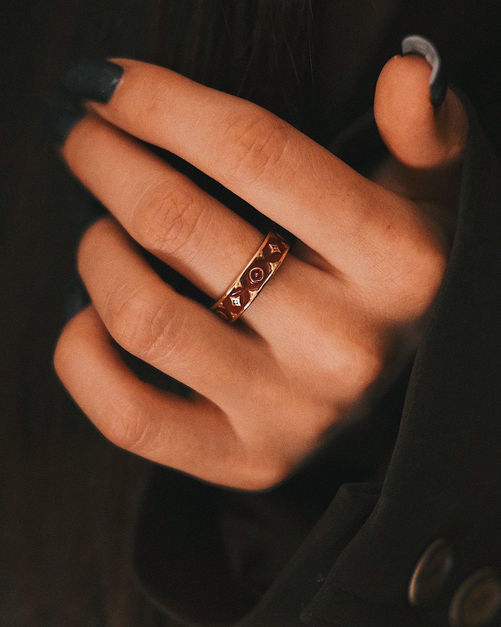 Wine Mosaic Band — Gold-Tone Ring